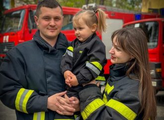 Ехал по вызову к себе домой: история спасения семьи одесских пожарных