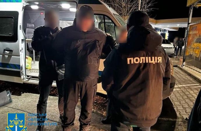 На трассе Одесса- Рени госслужащий «обилечивал» водителей зерновозов: что ему грозит