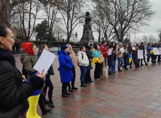 Суботня акція в Одесі: на Думській площі зібралися найстійкіші (фото)