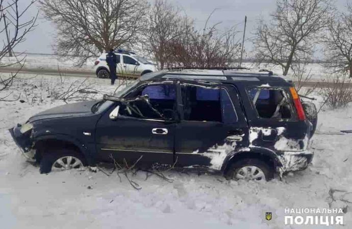 На Одесчине слетел с дороги кроссовер – водитель погиб