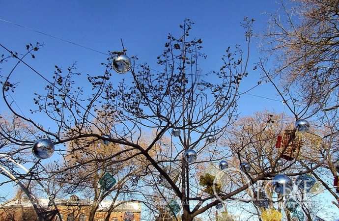 В Летнем театре одесского Горсада, украшения