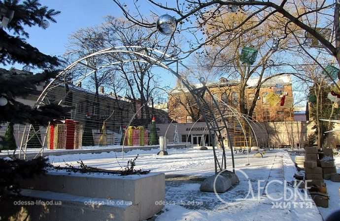 В Летнем театре одесского Горсада, арка