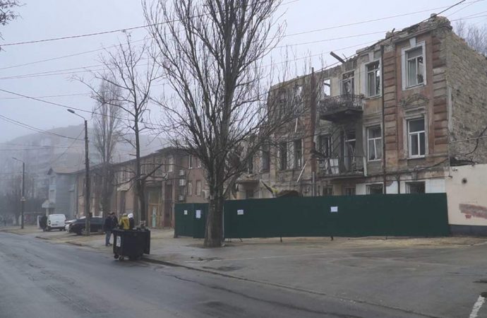 Обвалення фасаду на Картамишівській, 14 після ракетного обстрілу 29 грудня в Одесі
