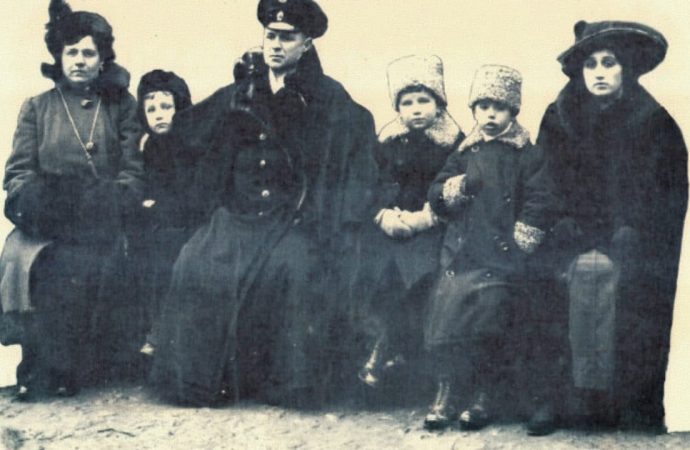 Лев Ковальчук із сім'єю