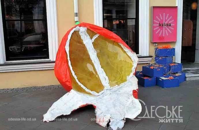 Мандарин-великан на Греческой в Одессе