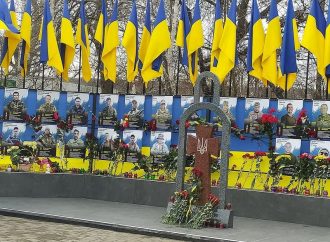 Меморіальний комплекс на честь загиблих героїв-земляків відкрили в селищі Захарівка