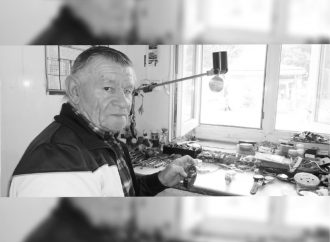 56 років ремонтує годинники: історія Миколи Панкратьєва з Тарутино
