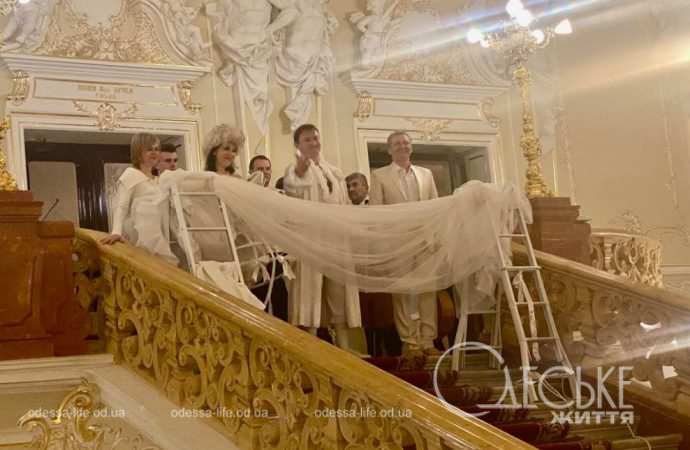 Оперний. Сущенко