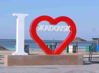 «Певно, Скадовськ не звільнятимуть» – що думає мешканка міста про окупацію та жарти від «Кварталу 95»