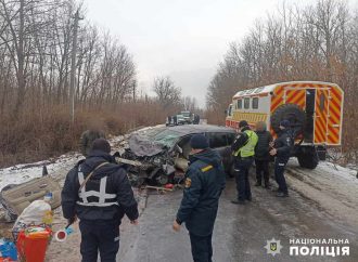 На Одещині рейсовий автобус зіткнувся з легковиком: є постраждалі