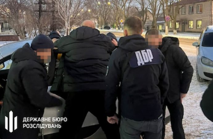 В Одесской области работник военкомата за взятку помогал мужчинам избежать мобилизации
