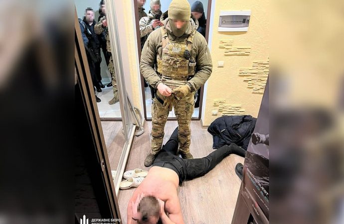 В Одесі затримали Романа Гринкевича – підозрюваного у закупівлі неякісного одягу військовим