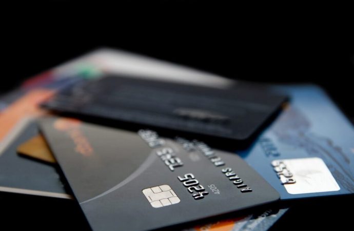 Будут ли блокировать банковские карты и счета уклонистам: что говорят в Нацбанке