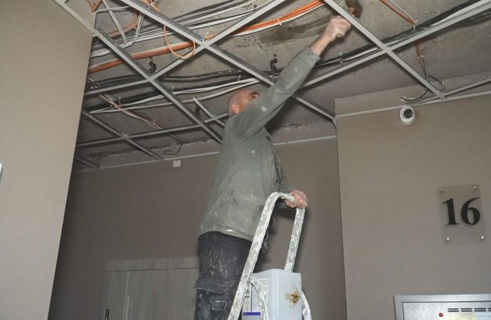 Відновлення ЖК «Мілос» в Одесі після атаки шахедів 28 грудня