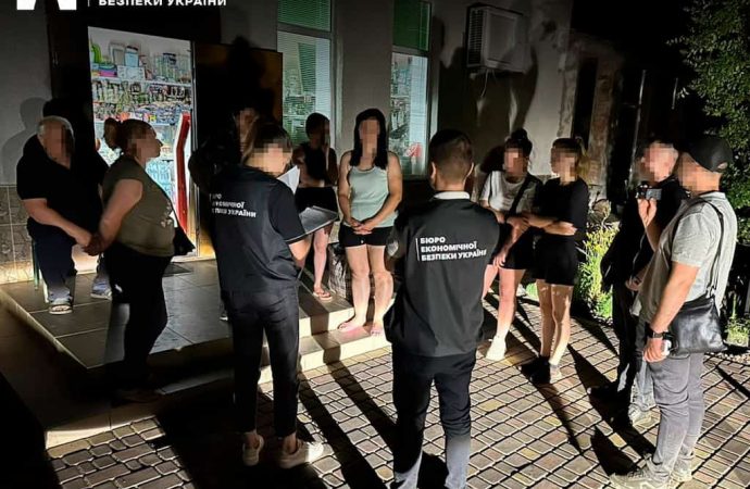 Житель Одесской области и его знакомая обвиняются в убийстве 8 человек