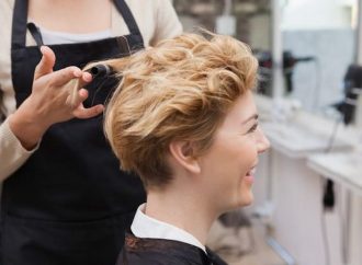 В Одессе открылась особая парикмахерская: там нет цен, зато помогают людям