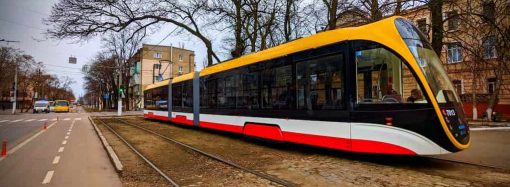 Самый современный одесский трамвай начал перевозить пассажиров
