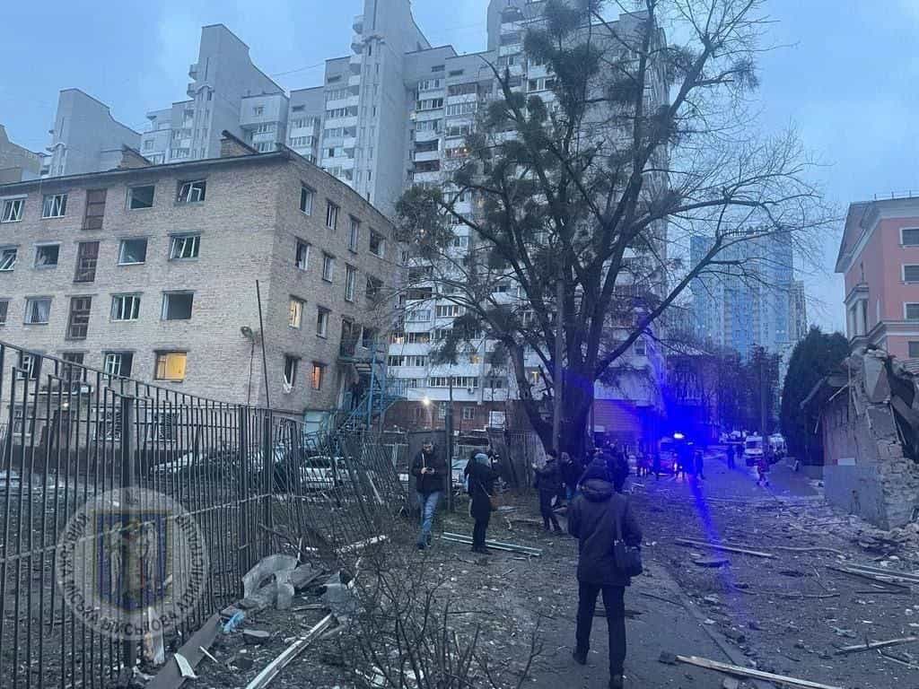 Последствия ракетной атаки по Киеву