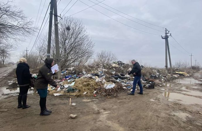 В одном из районов Одессы обнаружили стихийную свалку