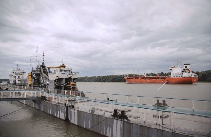 Из-за блокады на польской границе экспортный путь могут проложить через Одесскую область