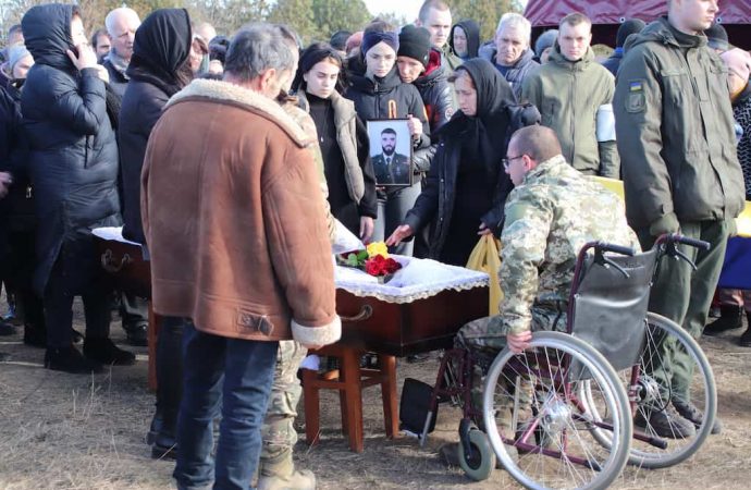 Дві громади Одеської області провели в останню путь своїх земляків, які загинули за Україну