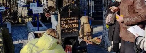 Одесские верующие утверждают, что на Втором христиансоком кладбище замироточил крест