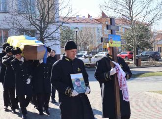 Юрий Глодан вернулся к жене и дочери: под Одессой похоронили героя рядом с семьей