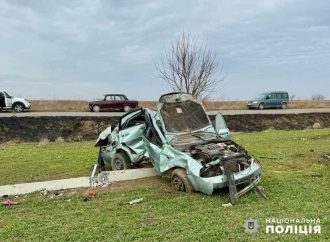 Зіткнення з фурою і стовпом: унаслідок двох аварій на Одещині є загиблі та постраждалі
