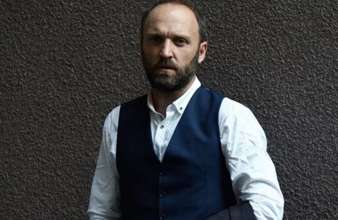 Александр Кобзарь