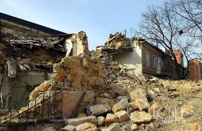 Одесский дом на Картамышевской, груда камней