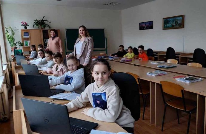 Екатерина Подуфалова обучает детей