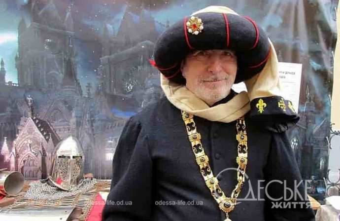 Праздник во дворе одесской Кирхи9