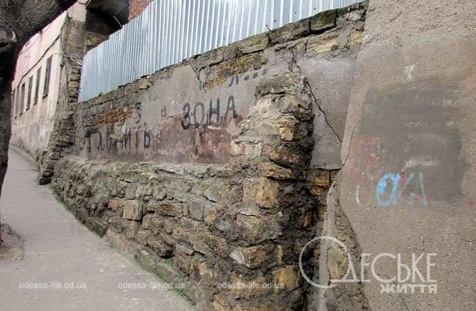 Одесса, Матросский спуск, стена
