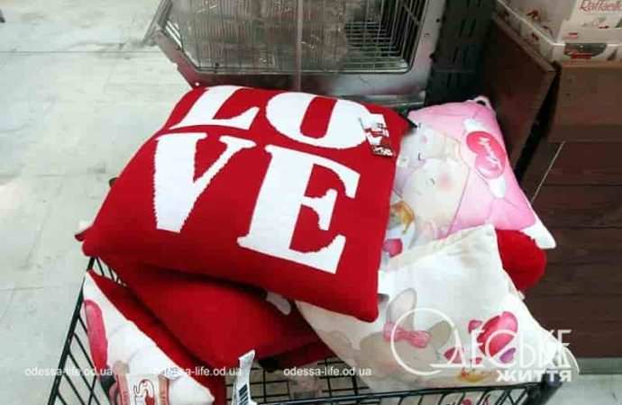 День влюбленных в Одессе: в супермаркете