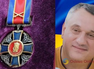Рятував поранених воїнів: одеського хірурга посмертно нагородили почесним орденом