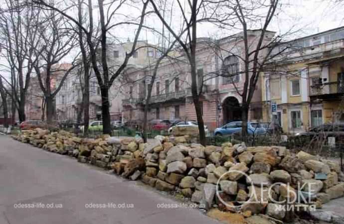 В одесском сквере ез названия