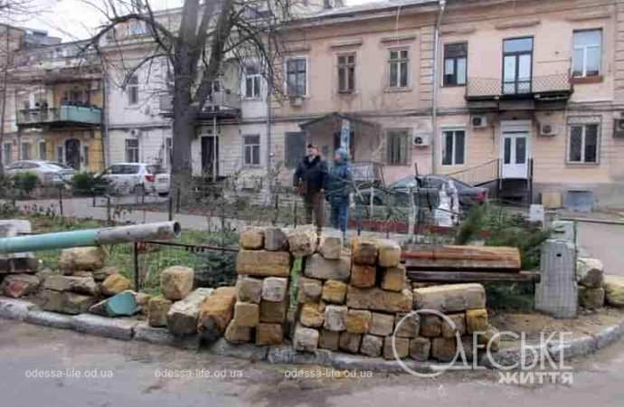 Раны Одессы, камни