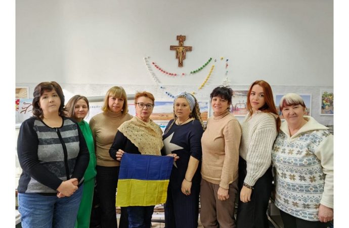 «Нас бьют, а мы летаем»: как помогает украинцам в Румынии психолог их Одессы