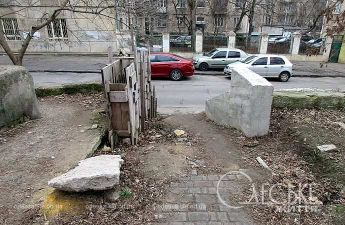 Сквер Регенсбург в Одессе, ремонт остановлен