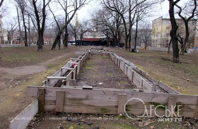 Сквер Регенсбург в Одессе, следы ремонта