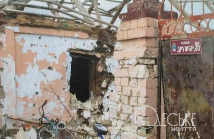 на фотовыставке Бориса Бухмана в Одессе, после обстрела