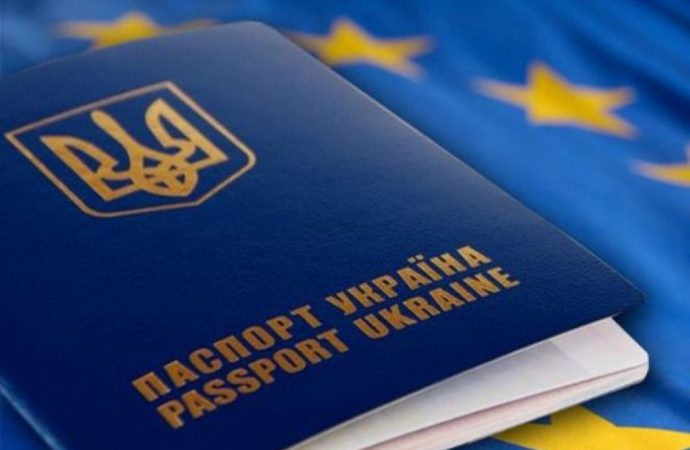 Подвійне громадянство в Україні: що зміниться в житті простих українців з ухваленням закону