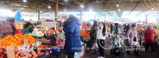 Цены на Привозе в начале февраля: весенняя морковь, зимний лук