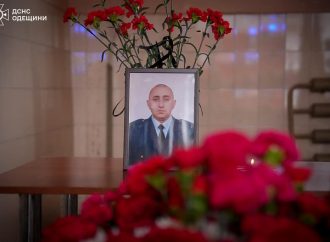 В Одесі попрощалися з молодим рятувальником, який загинув від повторного удару 15 березня