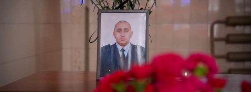 В Одессе простились с молодым спасателем, который погиб от повторного удара 15 марта