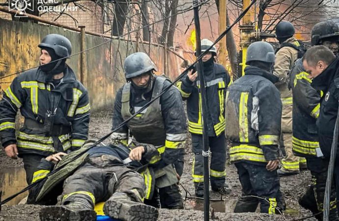 Обновленная информация об обстреле Одессы: сколько погибших, раненых, что со светом и газом