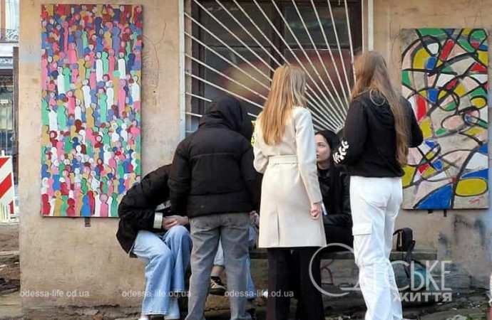 Одесский арт-дворовик, посетители2