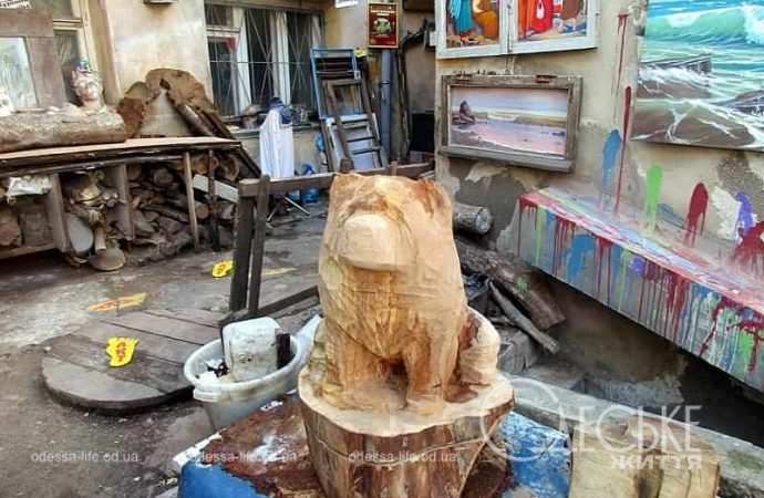 Одесский арт-дворовик, еще одна скульптура