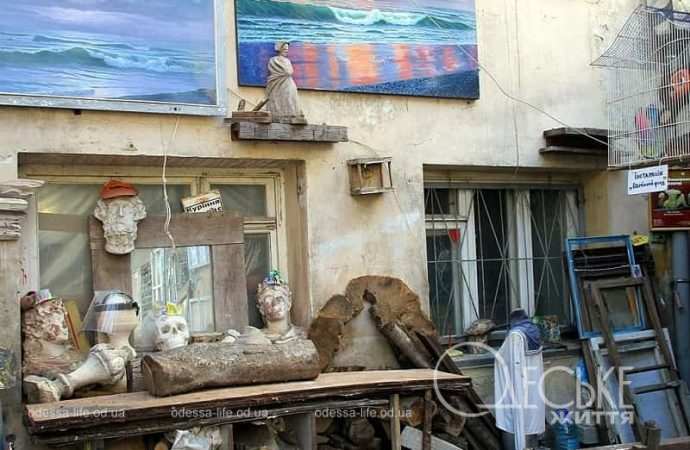 Одесский арт-дворовик, картины