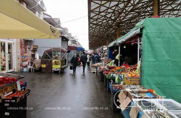 Березневий дощовий Привоз